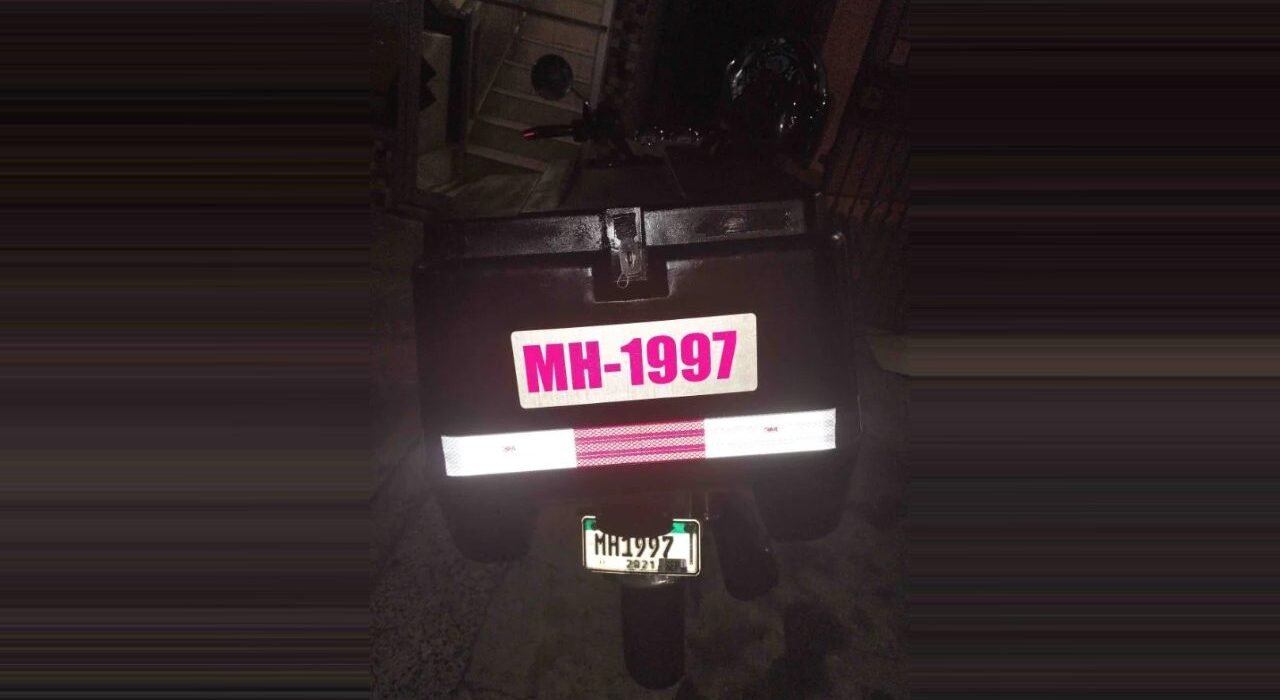 Letrero de Vinil Reflectivo con Número de Placa para Moto